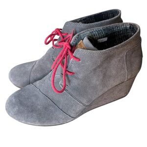 TOMS Gunmetal Grey Kala Ankle Booties Wedge Suede Pink Lace Up Boho Size 9.5